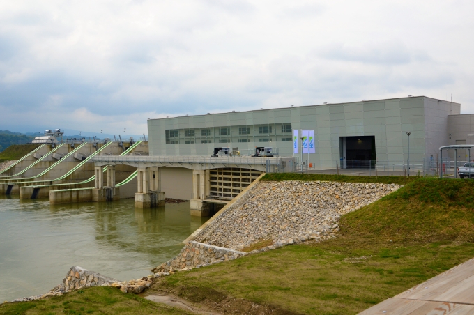 Construction of the Brežice hydroelectric power plant